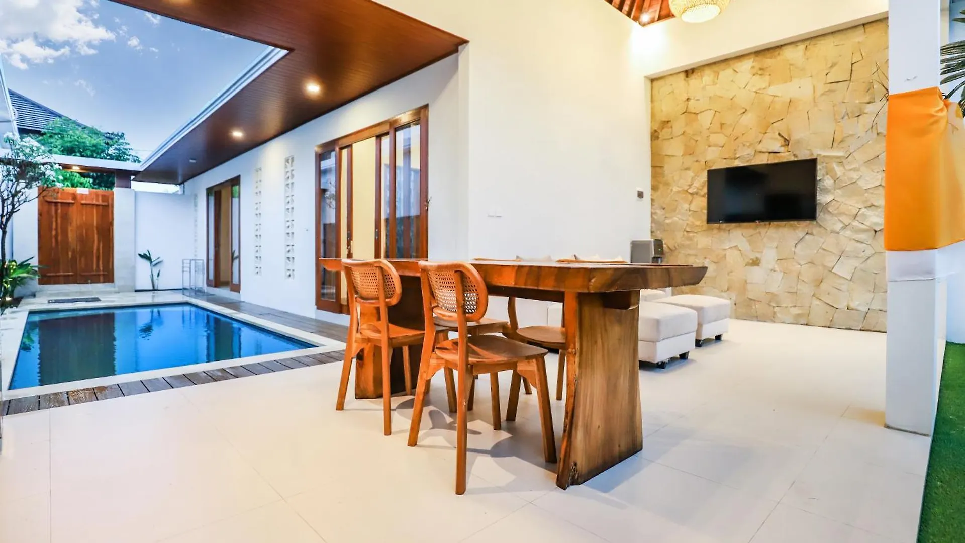 Dua Art Villa 1: Creative Space Near Titibatu Club Ubud  0*, Ubud (Bali)