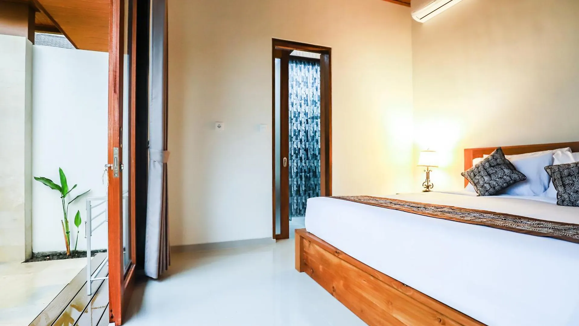 Dua Art Villa 1: Creative Space Near Titibatu Club Ubud